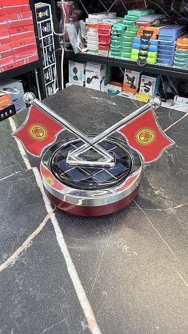 Настольный сувенир «Перекрёстные флажки Кыргызстана» с солнечной