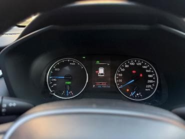 Toyota Wildlander: 2021 г., 2.5 л, Автомат, Гибрид, Внедорожник — 7