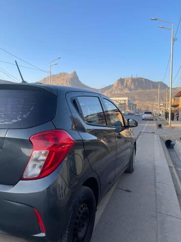 обмен на авто с доплатой: Chevrolet Spark: 2016 г., 0.1 л, Вариатор, Бензин, Хэтчбэк — 3