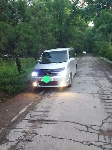 семейный авто: Honda Stepwgn: 2003 г., 2 л, Автомат, Бензин, Минивэн — 4