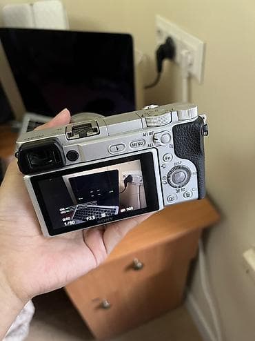 realmi 9 pro: Sony A6400 с обьективом 16-50mm Серебристый цвет, не маркий и краска — 2