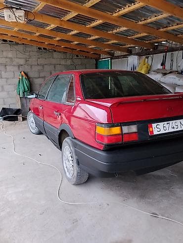 Унаа сатуу: Volkswagen Passat: 1989 г., 2 л, Кол менен иштөөчү, Бензин, Седан — 5