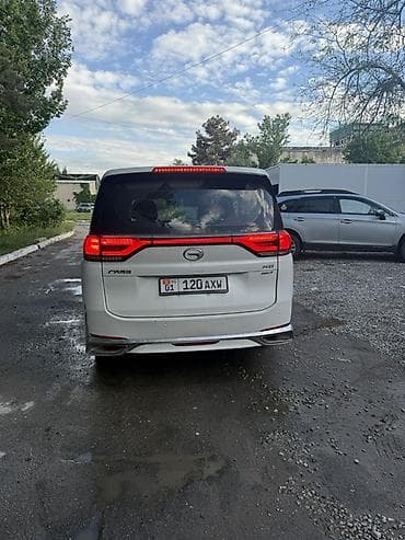 GAC: GAC Trumpchi M8(минивэн) - Кузов: белый, 5‑дверный минивэн — 7