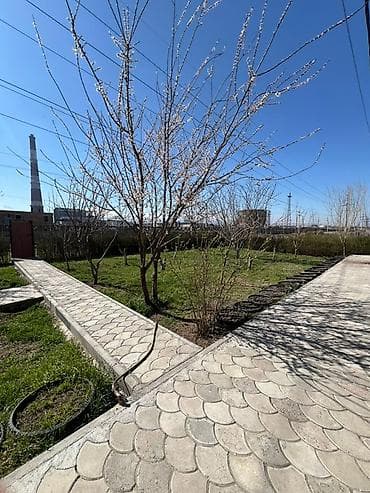 зеленный городок: Продаётся 2-х этажный кирпичный дом в ж/м Ак-Ордо Локация: Ак-Ордо — 1