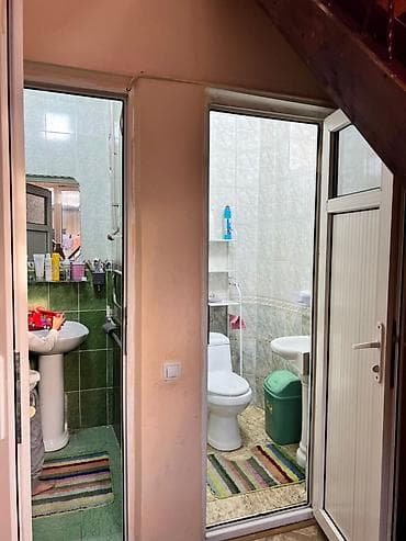 Кыймылсыз мүлк: 1 комната квартира ижарага берилет. Үй таза, жарык, бардык шарттары — 3