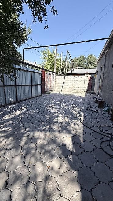 пол дома: Продается полдома в районе Орозбекова/Боталиева, 2 комнаты, просторная — 10