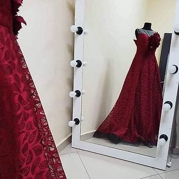 Джинсы: Продаю новое, красивое, уникальное платье. У Вас выступление? Вы — 2