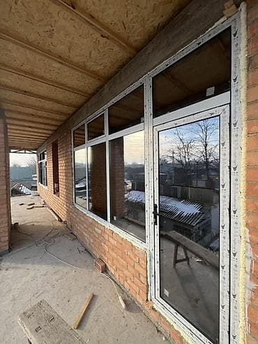 уличные плафоны освещения: Панорамные пластиковые окна с дверным блоком на террасу/балкон. - — 2