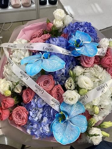 каменная орхидея: Пышный авторский букет в шляпной коробке. Состав: - синие и сиреневые — 1