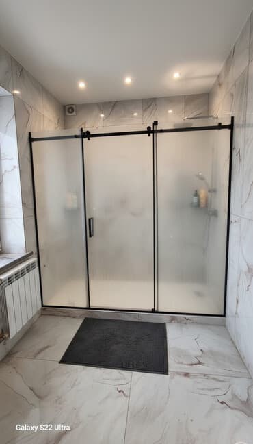 Раздвижная перегородка для душевой/ниши - Конструкция: три секции из