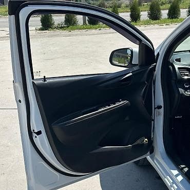 спаре: Chevrolet Spark: 2016 г., 1 л, Вариатор, Бензин, Хэтчбэк — 9