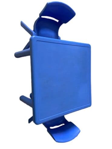 Синий столик детский и 2 стула в хорошем состоянии, фото смотрите