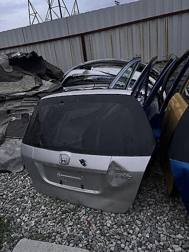 Крышка багажника Honda, 2002 г., Б/у, Оригинал at lalafo.kg Крышка багажника Honda, 2002 г., Б/у, Оригинал