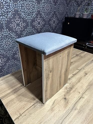 одежда для беременных женщин: Продаю новый кухонный комплект: стол + 4 стула. 📏 Размер стола: 150×90 — 4