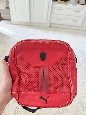 Сумка через плечо Puma x Ferrari, компактная городская модель. -