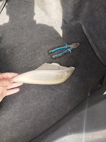 led lights: Левый поворотник Toyota 2003 г., Б/у, Оригинал, Япония — 1