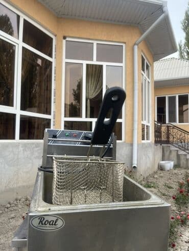 готовый бизнес продаю: 1)Аппарат для приготовления шаурму б/у цена договорная 2)Тостер — 3