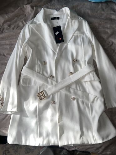 Новый Белый, летний костюм. Размер М Новый, размер не подошел. 2000