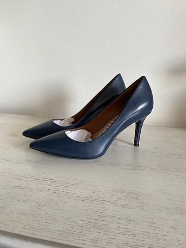 Личные вещи: Туфли Calvin Klein сша Каблук 8 см. Очень удобные. Новые Размер на — 3