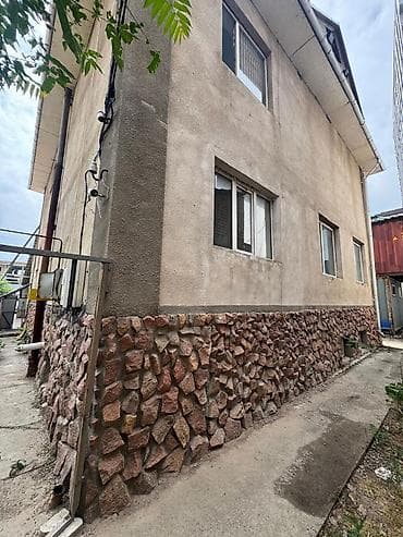 180000: Продаю дом ж/м Кок жар 4 сотки факти 6 сотки. 160 м². С действующим — 3