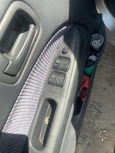 honda strim: Honda Stream: 2002 г., 1.7 л, Механика, Бензин, Минивэн — 6
