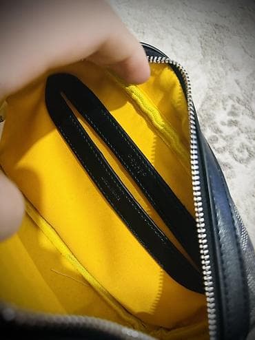 samsung a70: Классическая сумка, Франция, Материал: Натуральная кожа, Регулируемый ремень, Унисекс, Б/у — 5