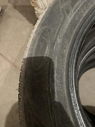 Шины: Комплект летних шин 225/65 R17 
Good Year Япония 
Состояние норм 2200 — 2