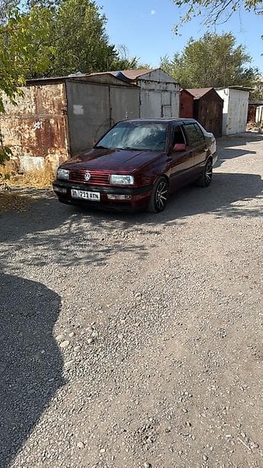 фольксваген каравела: Volkswagen Vento: 1994 г., Седан — 3