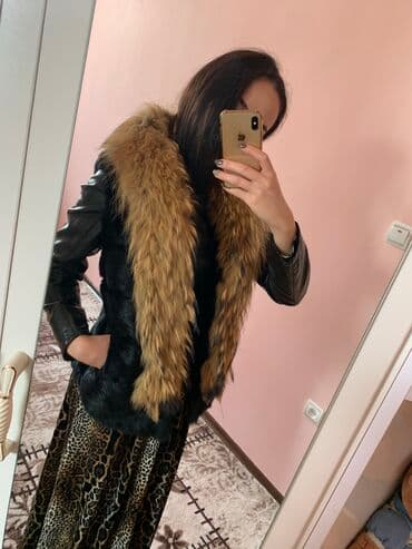 спортивное оборудование: Безрукавка, натуральный мех 😍
В отличном состоянии! — 2