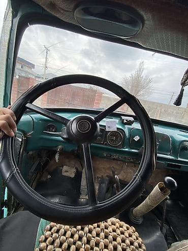 лобовое 124: ЗИЛ : 6.6 л | 1989 г. 258096 км — 7