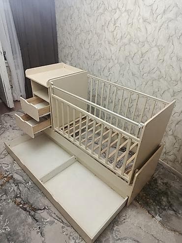 новорожденных: Продаю очень удобную и функциональную детскую кровать-трансформер 3 в — 1