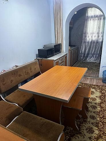Кыймылсыз мүлк: Продается в центре города 3 комнатная квартира к этаже 77 серии. В — 8