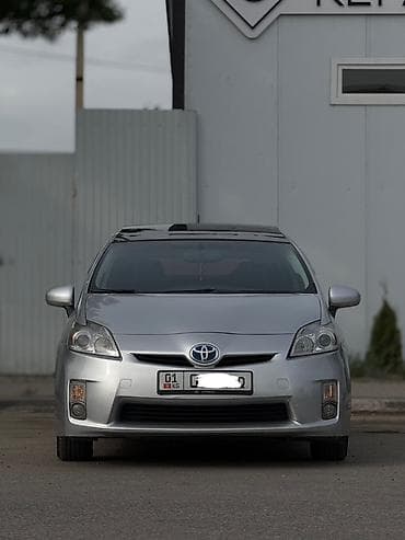 Toyota Prius: 2011 г., 1.8 л, Вариатор, Гибрид, Хэтчбэк