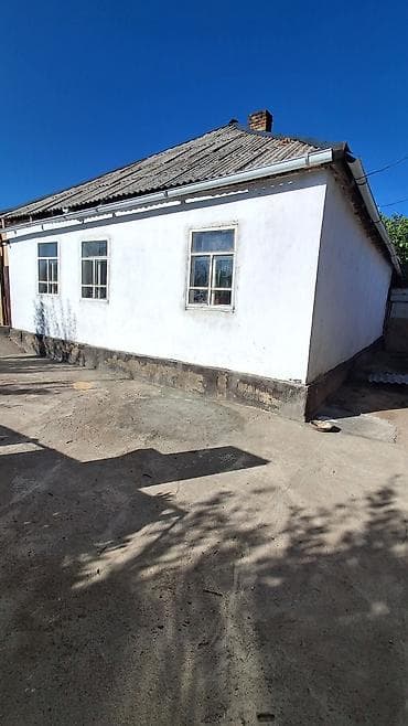 Продаётся дом в городе Каракол 4- комнатный тихий район есть