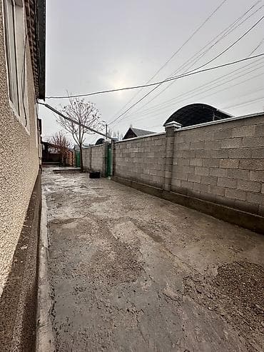 жк эмель бишкек: Продаётся частный дом с большим ограждённым двором и хозяйственными — 1