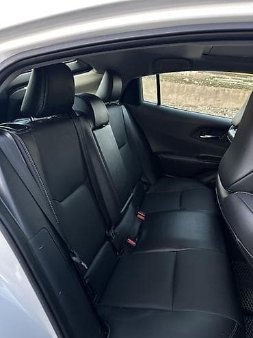 step 2: Toyota Prius: 2023 г., 2 л, Гибрид, Лифтбек — 10