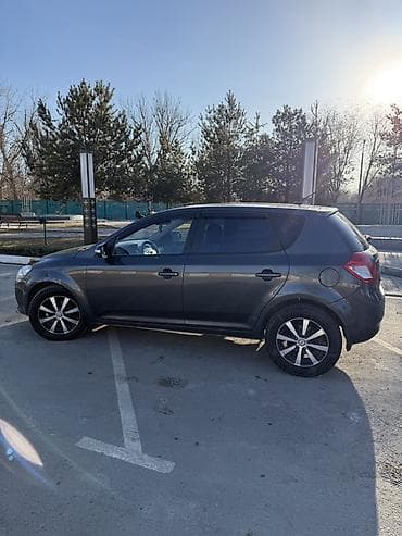 автомобиль кия: Kia Ceed: 2012 г., 1.6 л, Механика, Бензин, Хэтчбэк — 5