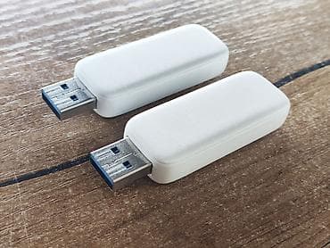 флеш: Продаю флешки HIKVISION на 32GB. Обе с USB 3.2 (смотрите фото) Обе — 5