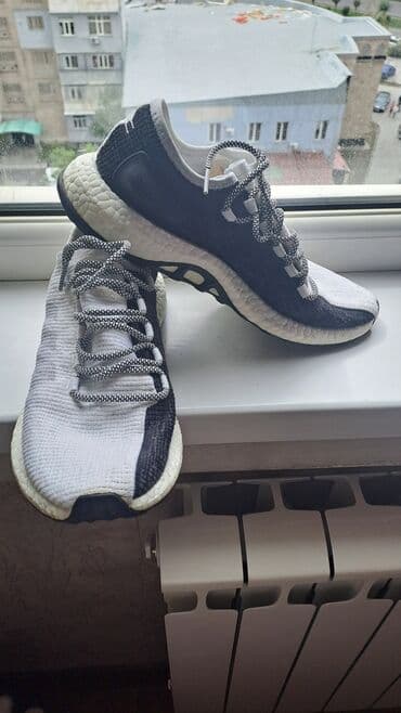 Эркектер кийими: Кроссовкалар, 44, Adidas Originals, Колдонулган, түсү - Ак, Өзү алып кетүү — 1