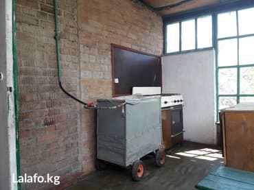 сарай куплю: Продаю 4-х комнатный кирпичный дом. кухня, баня. На одном участке — 1