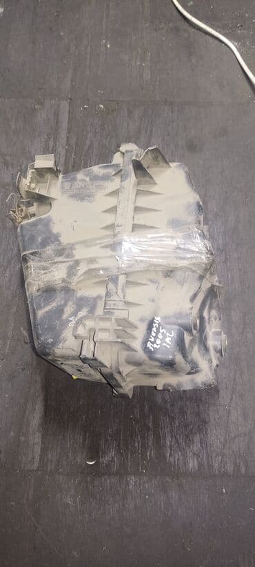 1az: Toyota Avensis, 2005, 1-AZ, D-4, 2,0; корпус воздушного фильтра — 2