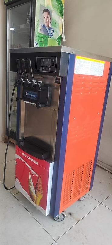 Аппарат для мягкого мороженого (фризер), напольный, с тремя рычагами