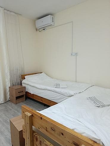 купить цокольный этаж: Гостевой номер с четырмя односпальными кроватями - Просторная комната — 1