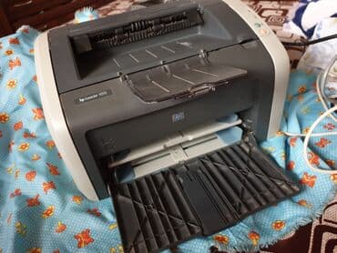 нерабочий принтер: Продаю ч/б принтер hp 1010. Нужно отремонтировать. Бумага идет а — 2