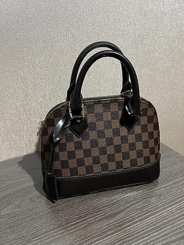 Спортивные сумки: Сумка от LV, отличного качества, никаких дефектов, сумка в отличном — 1
