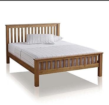 Деревянная кровать с высоким изголовьем - Материал: массив дерева