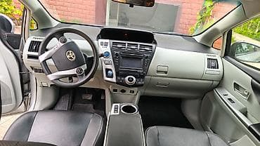 2011: Toyota Prius V: 2011 г., 1.8 л, Вариатор, Гибрид, Универсал — 6