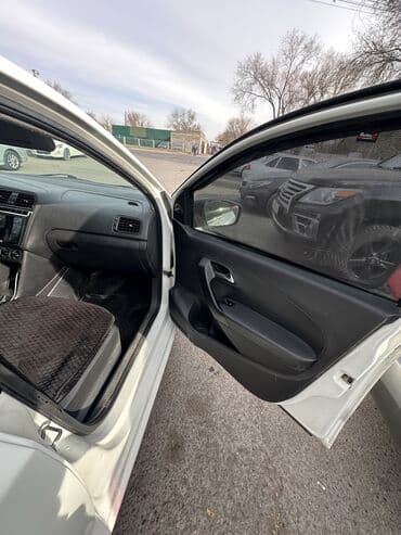 дом обмен на авто: Volkswagen Polo: 2013 г., 1.6 л, Механика, Бензиновая, Седан — 4