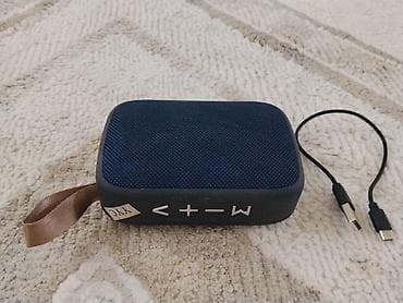 Портативная Bluetooth‑колонка с ремешком для переноса. Особенности: -