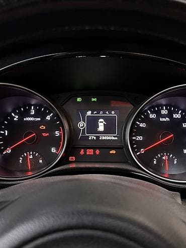 Kia Carnival: 2015 г., 2.2 л, Автомат, Дизель, Вэн/Минивэн — 10